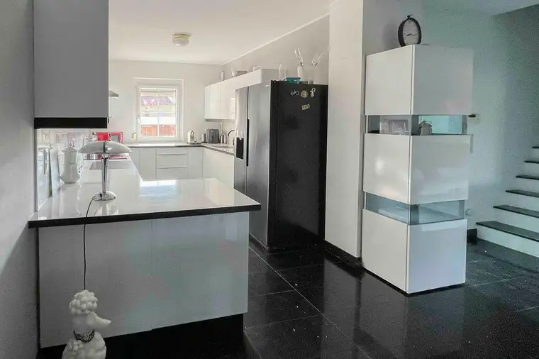 Naturgenuss: Reihenmittelhaus mit Garten in Sackgassenlage und Seezugang