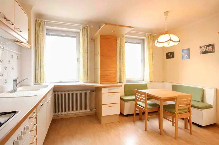 Gemütliche 2-Zimmer-Wohnung mit PKW-Stellplatz und verglaster Loggia – ideal für Paare &amp; Familien