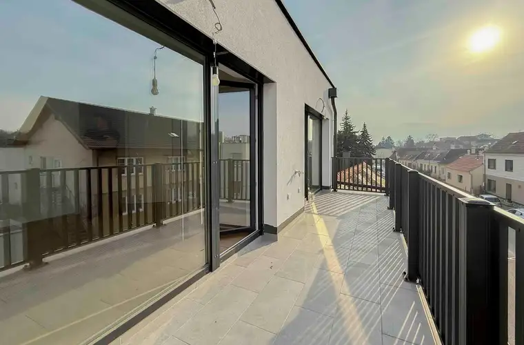 ERSTBEZUG Exklusives Neubau-Haus mit 3 Terrassen, Garten und Erweiterungsoption