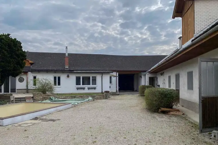 Haus mit großem Grundstück, Garagenhallen und vielen Nutzungsmöglichkeiten