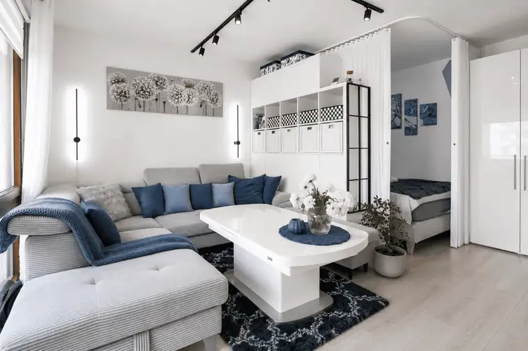 Modern &amp; möbliert: Kompakte Wohnung inkl. Loggia !
