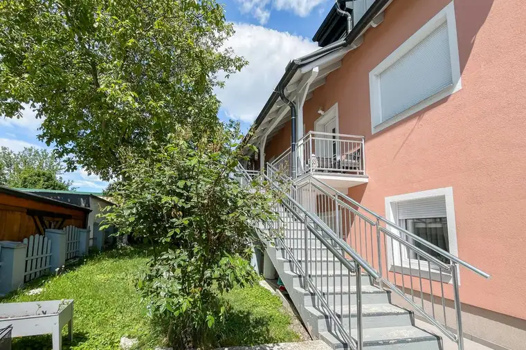 Wohnen u vermieten in Wr. Neustadt: Zweifamilienhaus mit idyllischem Garten und Top-Infrastruktur