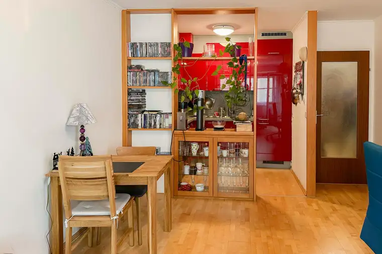 Gepflegte Wohnung mit schöner Loggia und Ausblick ins Grüne