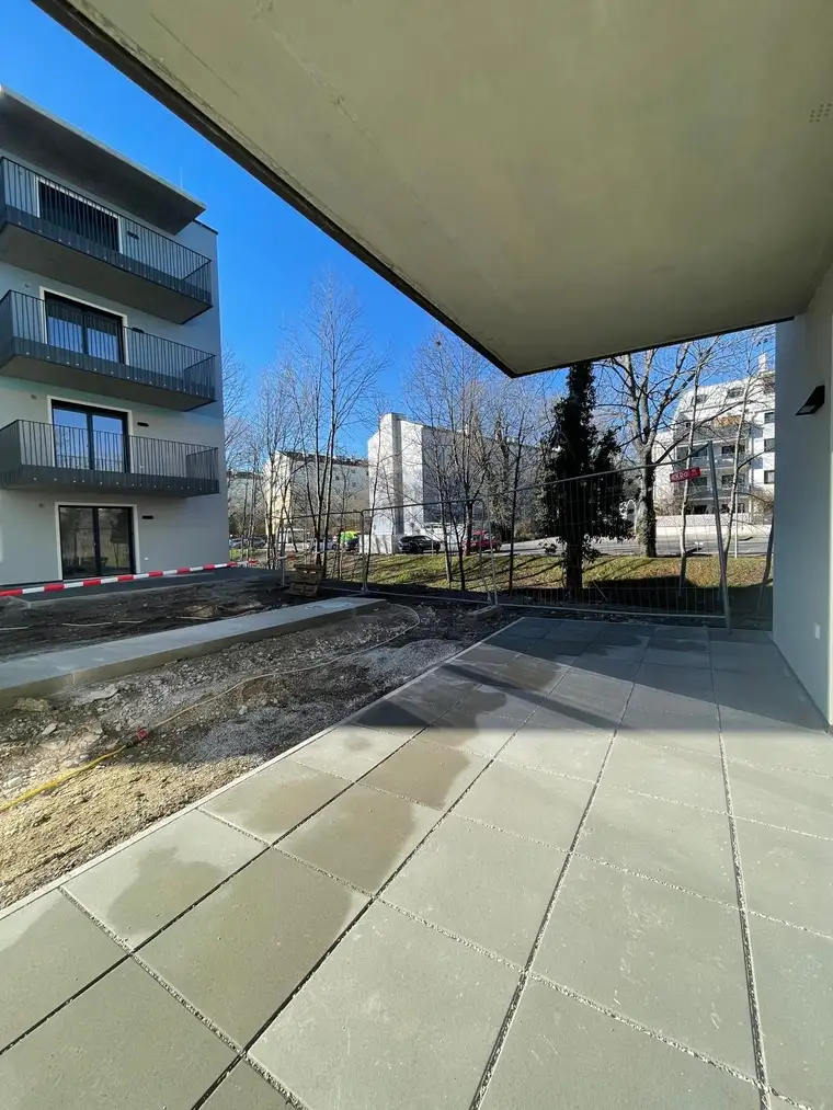 Provisionsfrei! Ein viertel Grün! Exklusives Wohnen: 4-Zimmer-Wohnung mit Garten &amp; Terrasse