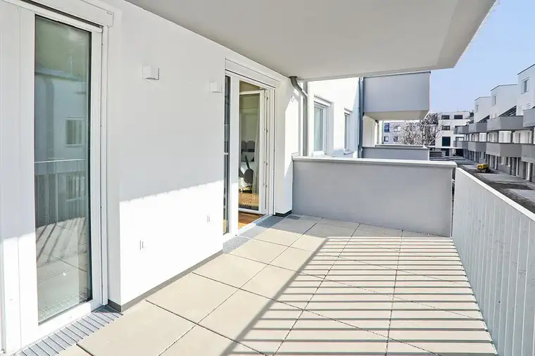 Provisionsfreies Apartment im Dachgeschoss mit 3 Zimmern und Terrasse in schönster Lage