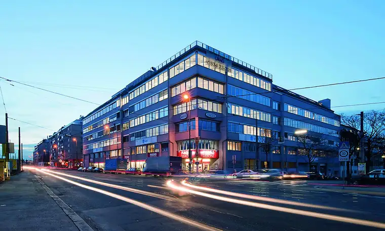 Ebenerdiges Lager in zentraler Lage
