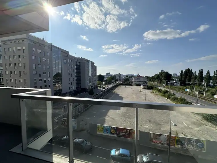 MARINA TOWER - Mehr Raum im Freien: 2-Zimmer-Wohnung mit Balkon &amp; wettergeschützter Loggia