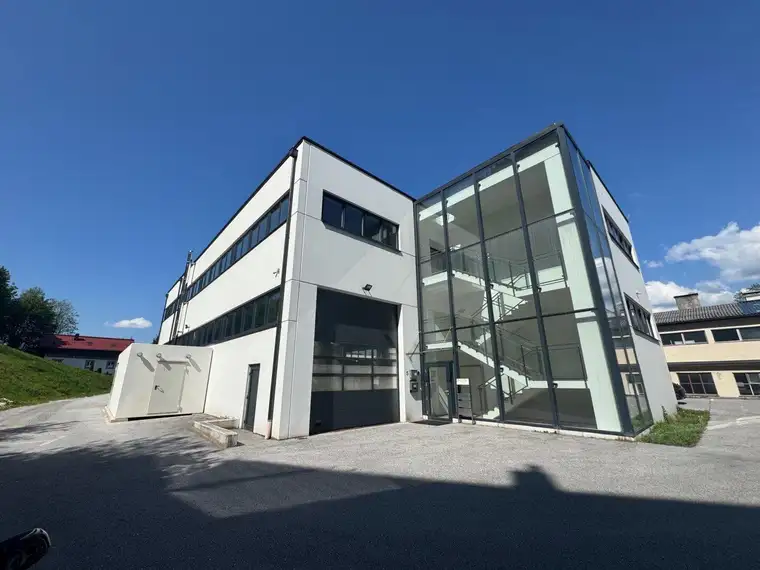 ERSTBEZUG | 404 m2 Büro- Ausstellungs- Fitnessflächen | in Hallein - Salzburg Süd