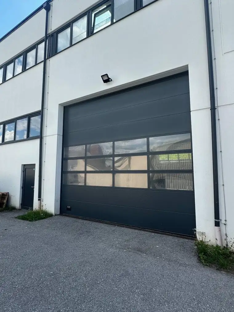 202 m2 beheizbare Halle mit Rolltor | Hallein