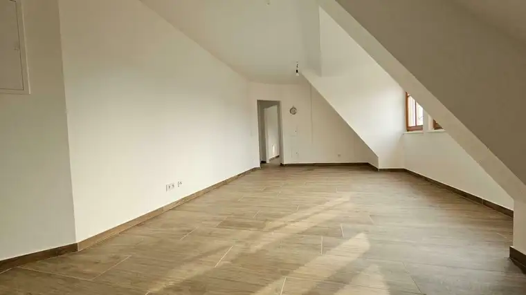 **Top-Moderne Wohnung mit neuer Küche, Parkplatz und Gartenanteil ** Sonnige Ruhelage ** zwischen Fehring &amp; Feldbach **