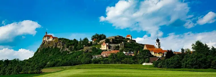 ***BAUTRÄGER aufgepasst**Herrliches Grundstück am Fuße der Riegersburg** WA 0,2-0,5** Panoramablick**Leichte Hanglage***