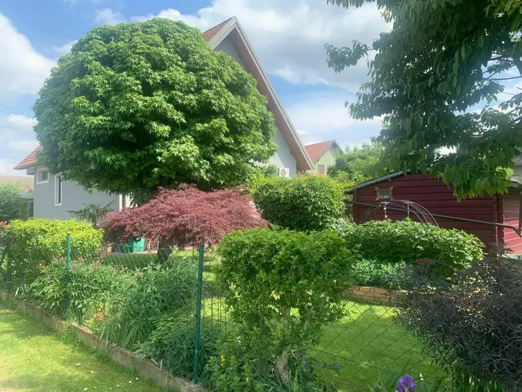 **RARITÄT**Einzigartiges Haus in BESTLAGE in unmittelbarer Nähe zur Therme**parkähnlicher Garten**Wintergarten**Nebengebäude mit Fitness**uvm ...!**