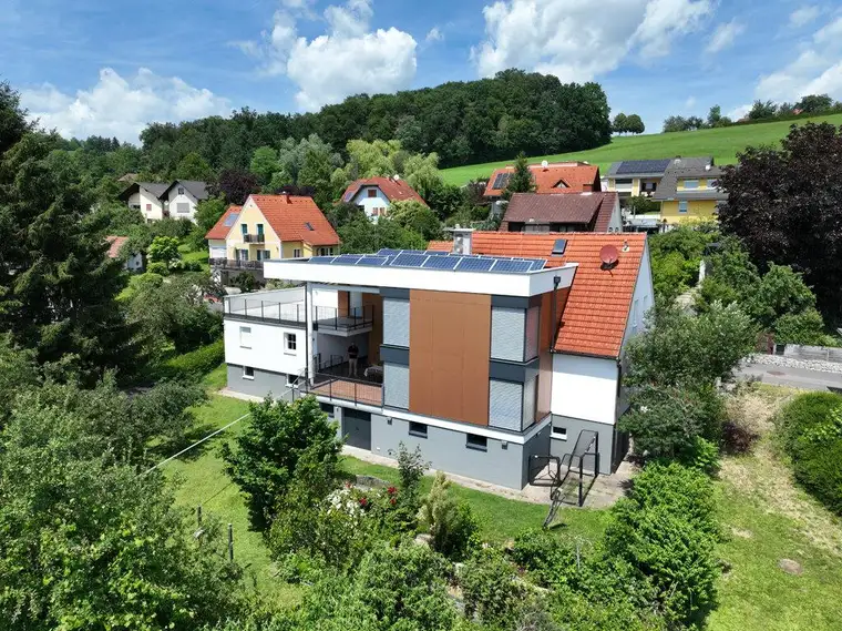 Baumeisterhaus mit Panoramablick - ein Zuhause, das mehr kann! Moderne Technik trifft private Wohlfühlmomente in Sackgassenlage! Blick über das Raabtal