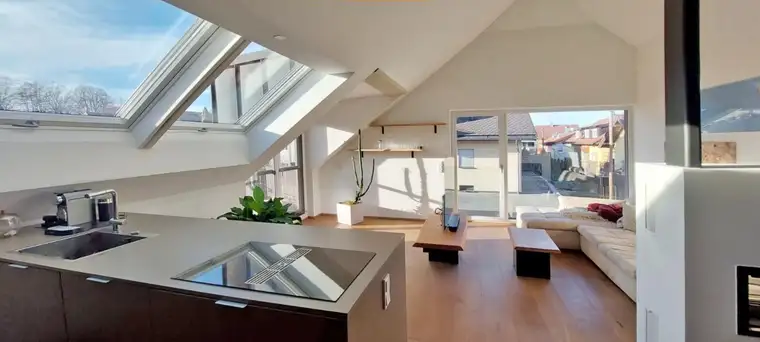 „Den Sommer genießen“ - Stadtnahe Lage &amp; Lebensqualität im Grünen: Top ausgestattete, lichtdurchflutete Architekten-Wohnung mit Dachterrasse