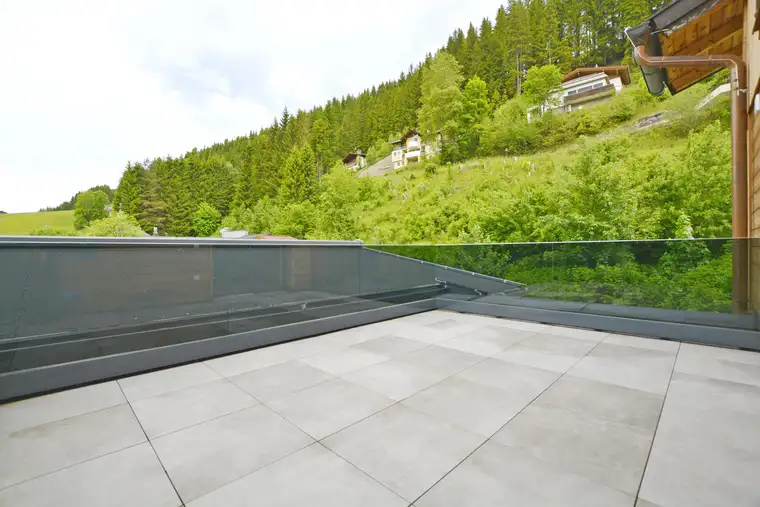Exklusives Wohnen: 3-Zimmer-Wohnung mit Terrasse und Top-Ausstattung