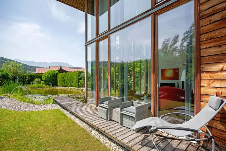 Natur. Ruhe. Zuhause. - Einfamilienhaus mit Schwimmteich in Top-Lage
