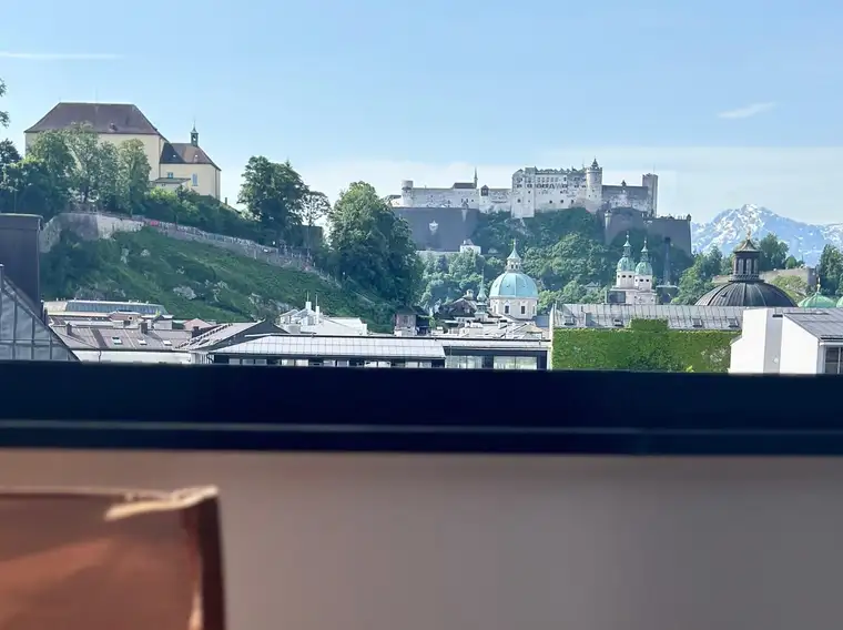 Purismus und Understatement treffen auf Design und Lebensqualität - Traum Maisonette- Dachterrassen Wohnung in einmaliger Altstadtlage