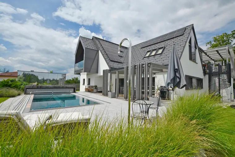 Exklusives Designhaus mit Panoramablick und privater Wellnessoase