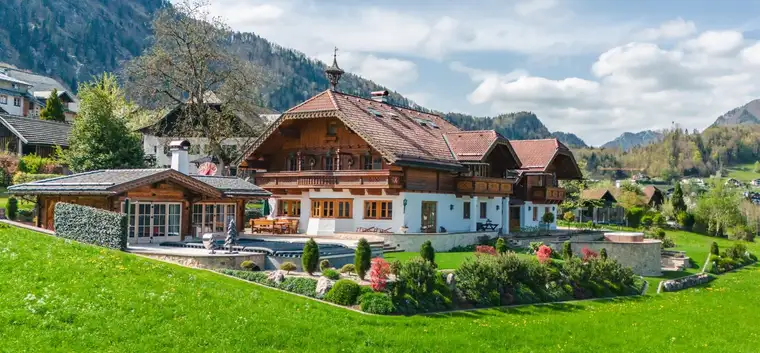 Einzigartige Landhausvilla in top Aussichtslage