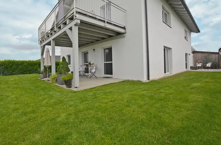 Idyllische Ruhelage - Großzügige Gartenwohnung mit Süd- &amp; Westterrasse