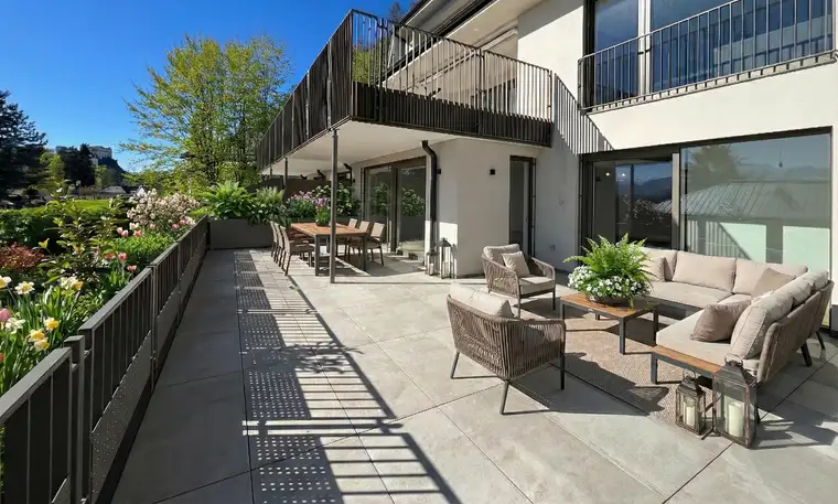 Erstbezug: 3-Zimmer-Gartenwohnung mit Ausblick auf Festung &amp; Berge