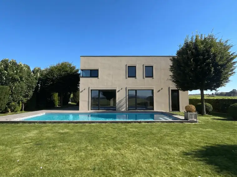 10 Minuten zum Mattsee - Exklusive Designvilla in unverbaubarer Grünlage mit Pool und Panoramablick