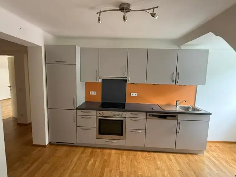 Altbau-Wohnung in Grödig 77m2 3 Zimmer ab 1050 Euro