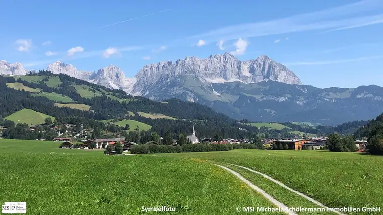 Reith bei Kitzbühel: Top Baugrundstück mit traumhaftem Kaiser-Blick zu verkaufen