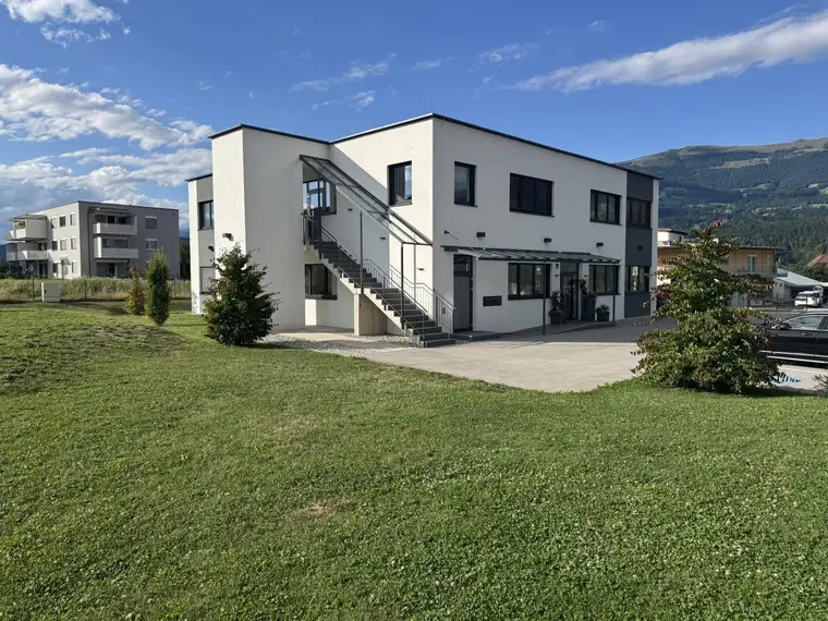 Moderne Büro- und Praxisräumlichkeiten mit 145m² in neuwertigem Firmengebäude zu vermieten!