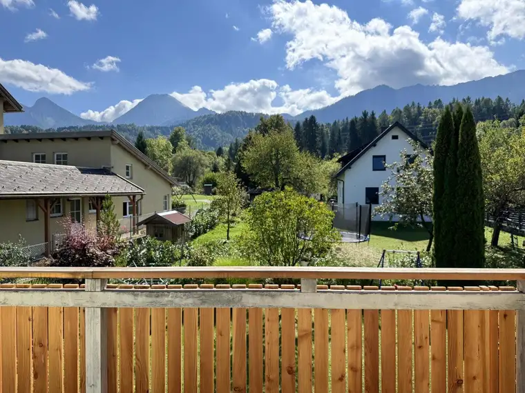 Helle Wohnung mit Gartenanteil und Mittagskogelblick zu mieten!