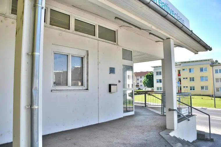 Zentral gelegenes Gewerbeobjekt mit 17 Kundenparkplätzen