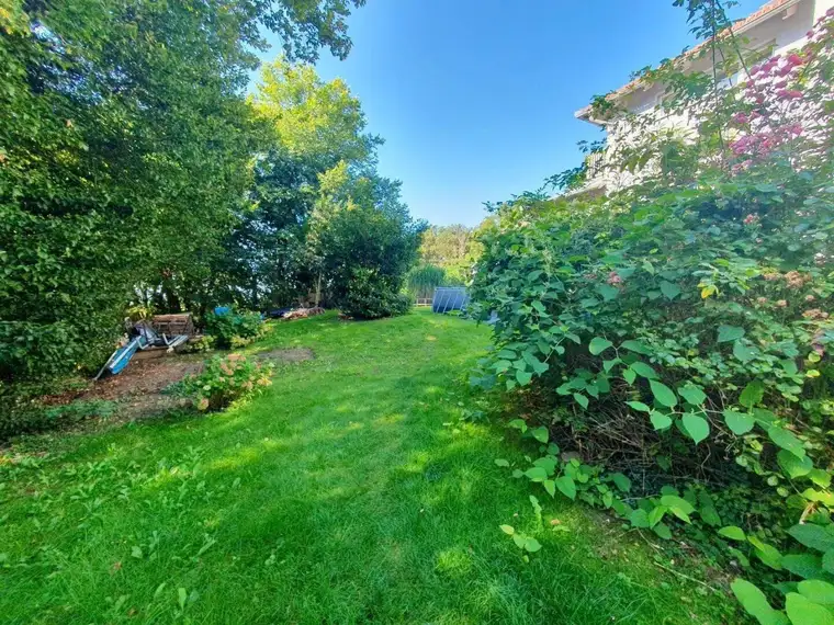 Traumhafte Grünlage in Geidorf: Liebevolle Wohnung mit Terrasse, Garten &amp; Parkplatz