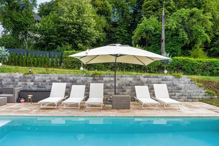 Exklusive Einfamilienvilla in Waltendorf – stilvoll saniert mit Pool, Panoramablick &amp; großzügigem Grundstück