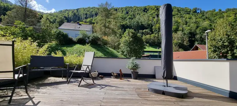 Wunderschöne Wohnung im Grünen mit sonniger Terrasse und eigenem Garten