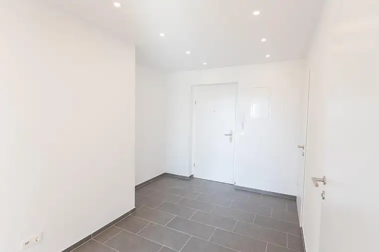 2 Zimmer Eigentumswohnung mit traumhaftem Ausblick - inkl. KFZ-Stellplatz! Provisionsfrei und bezugsfertig!