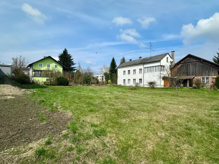 Großes Grundstück mit Bestandsgebäude - AUCH FÜR BAUTRÄGER - vielfältige Nutzungen