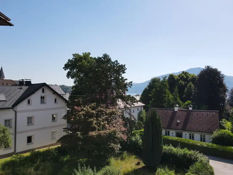 PERFEKTE 4-Zimmer FAMILIENWOHNUNG mit Aussicht - 2 Balkone - zentrale Lage - wenige Meter zum Schlosspark