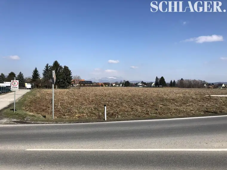 Gewerbegrundstück in werbewirksamer Lage