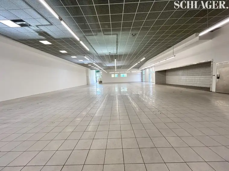 Lager- und Verkaufshalle in Wagna