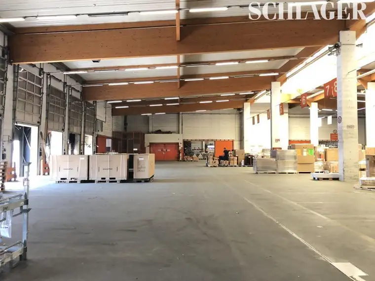 Hallenfläche mit Büro im Süden von Graz