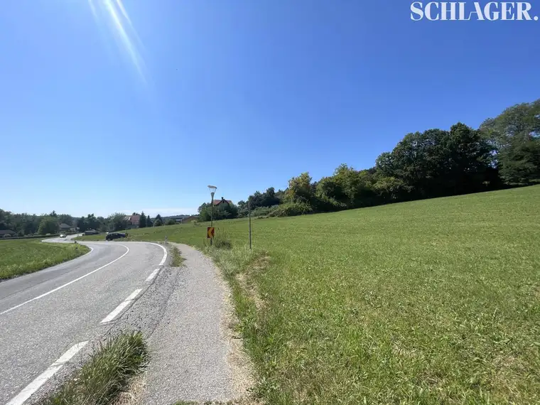 Grundstück für Gewerbe und Wohnbau