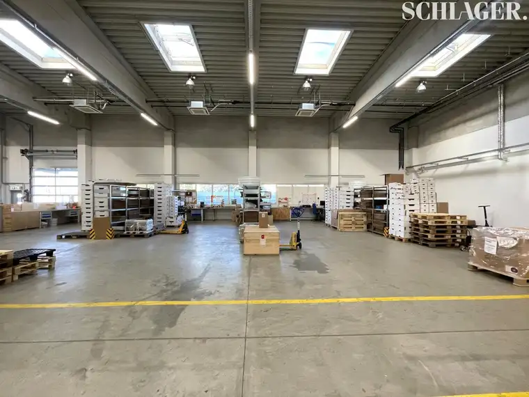 Hallenfläche in Autobahnnähe Graz-Webling (A9)