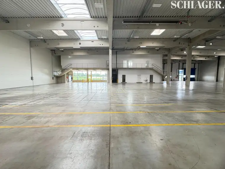 Großzügige Büro- und Hallenkombination direkt an der A2