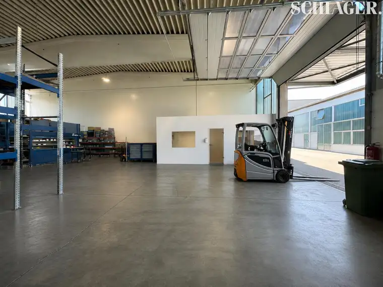 Lagerhalle in unmittelbarer Nähe zum Autobahnknoten Graz-West