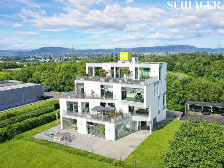 Repräsentatives Büro mit hochwertiger Ausstattung und Terrasse