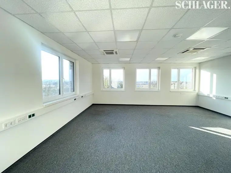 Großzügiges Büro mit idealer Erreichbarkeit