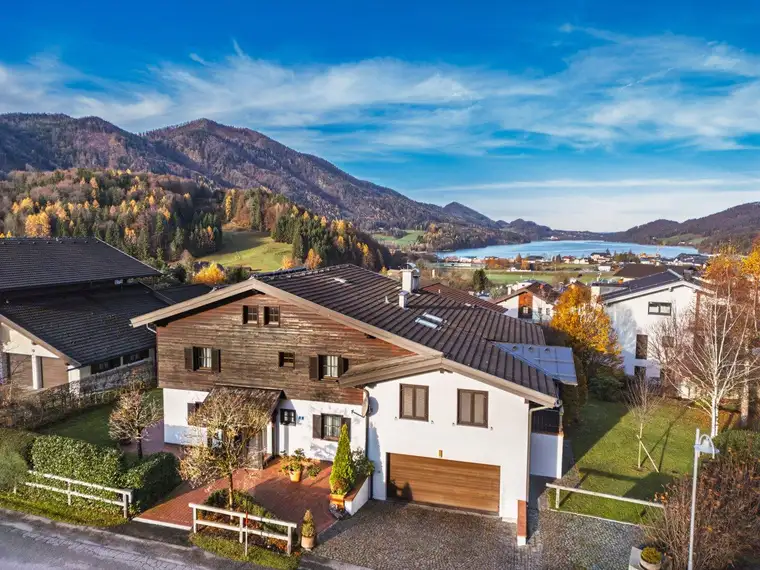 Großzügiges Einfamilienhaus mit gepflegtem Garten in Fuschl am See zu verkaufen