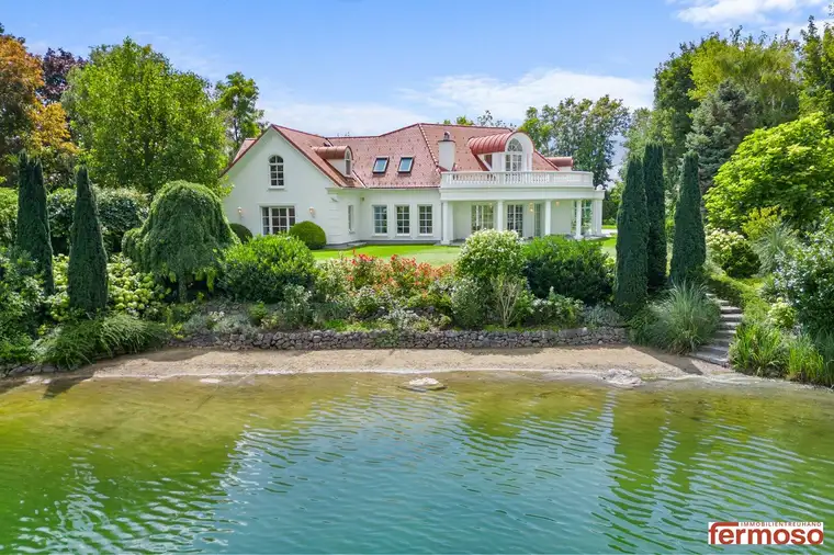 Luxuriöse Villa am See