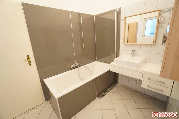 Altbau mit Charme und Substanz – 2,5-Zimmer-Wohnung