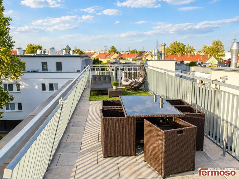 Moderne 3-Zi-Dachgeschosswohnung mit Rundumblick-Terrasse, Klimaanlage &amp; Tiefgarage in Leopoldsdorf!